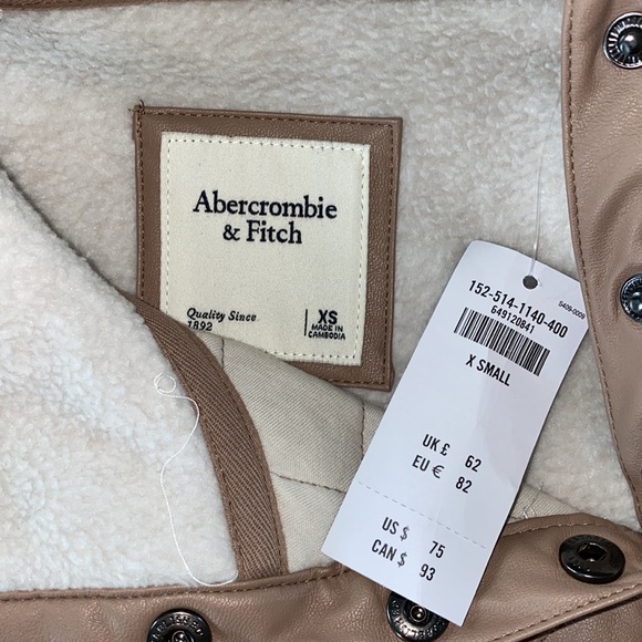 Brand new with tags Abercrombie and Fitch fleece w/ faux leather - Picture 2 of 2